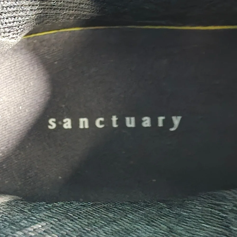 Sanctuary dare sock